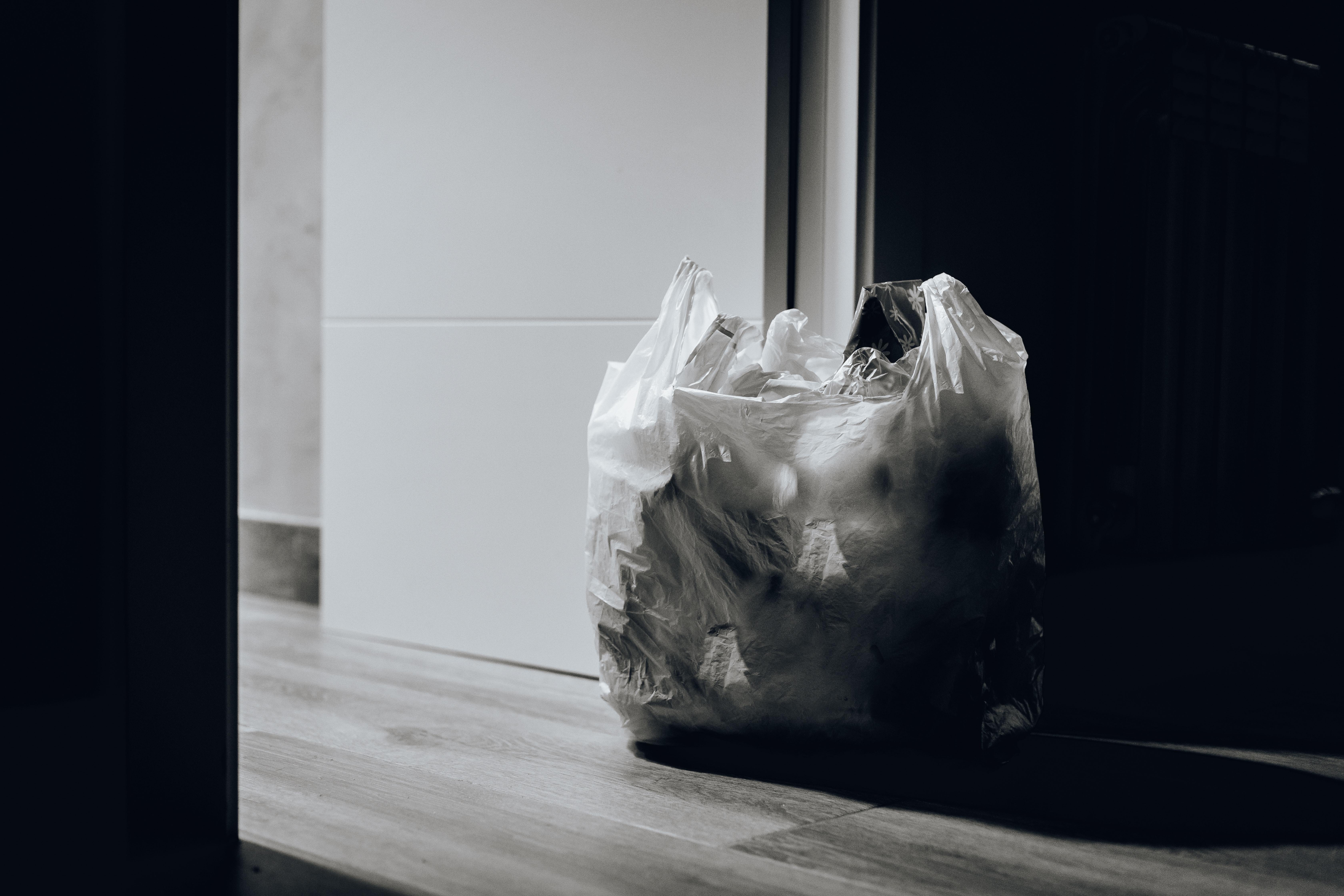 plastic zakje met afval